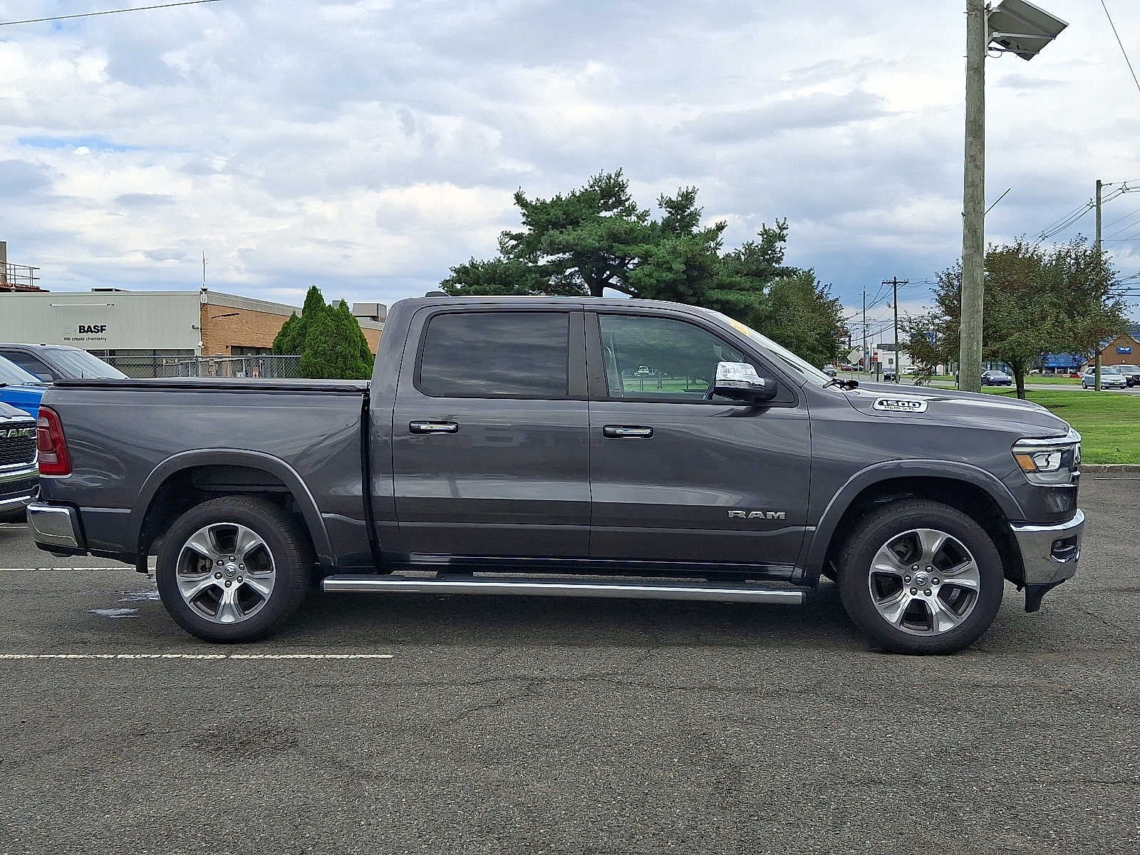 2022 RAM 1500 Laramie 4x4 Crew Cab 57 Box