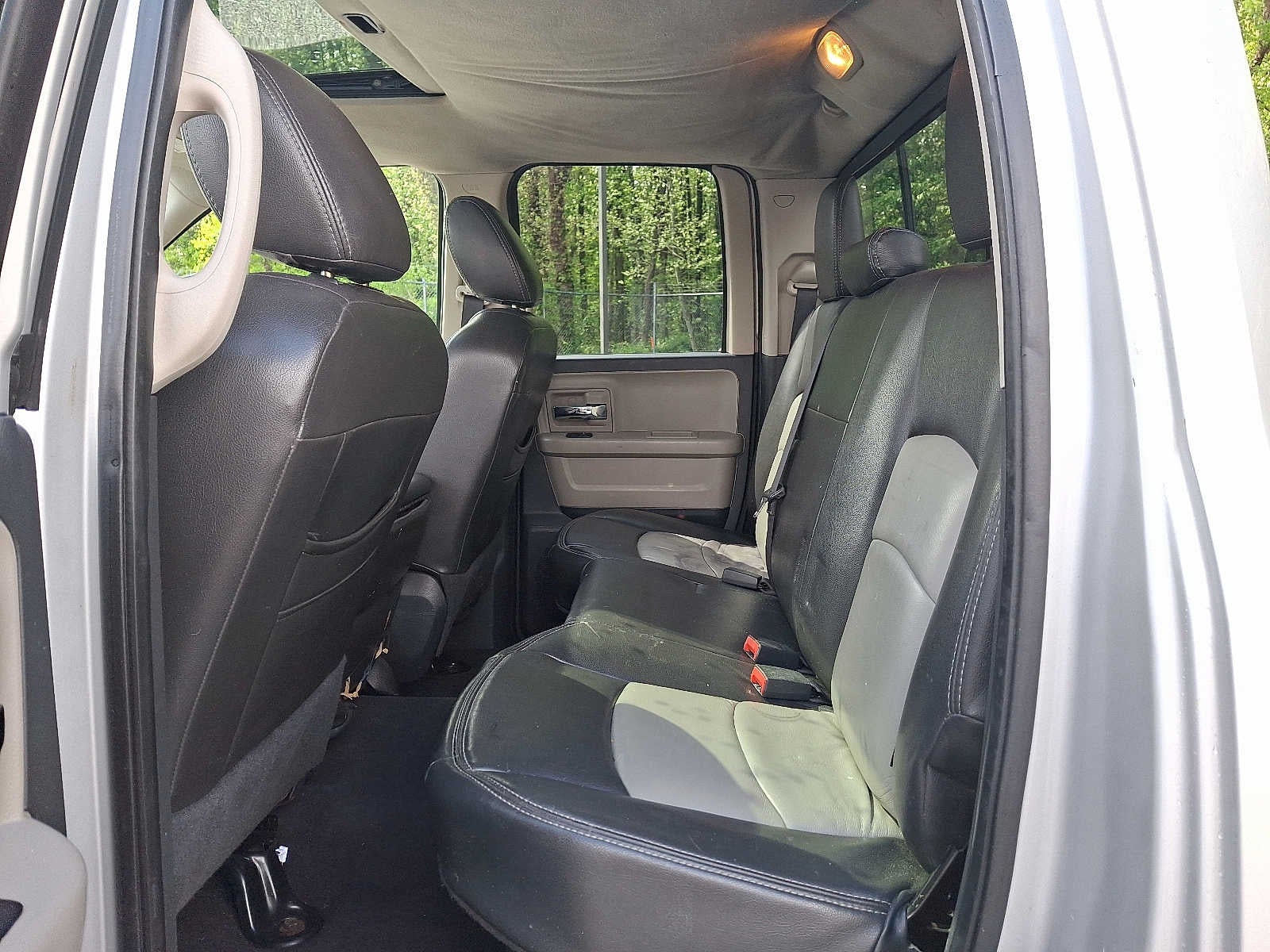 2011 RAM 1500 4WD Quad Cab 140.5 Big Horn