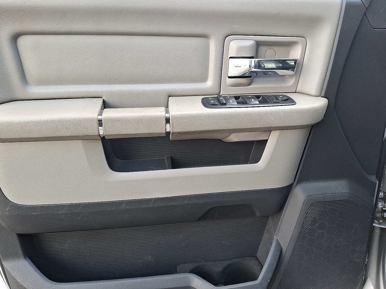 2011 RAM 1500 4WD Quad Cab 140.5 Big Horn