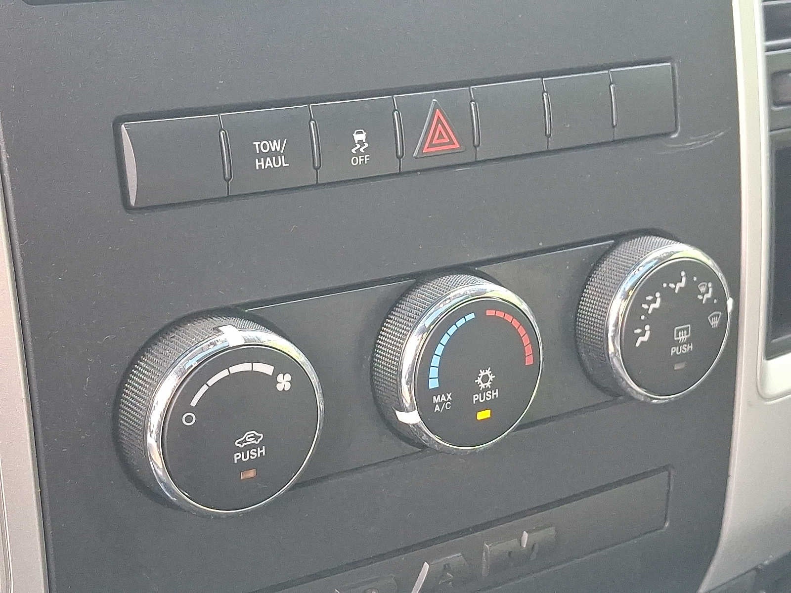 2011 RAM 1500 4WD Quad Cab 140.5 Big Horn