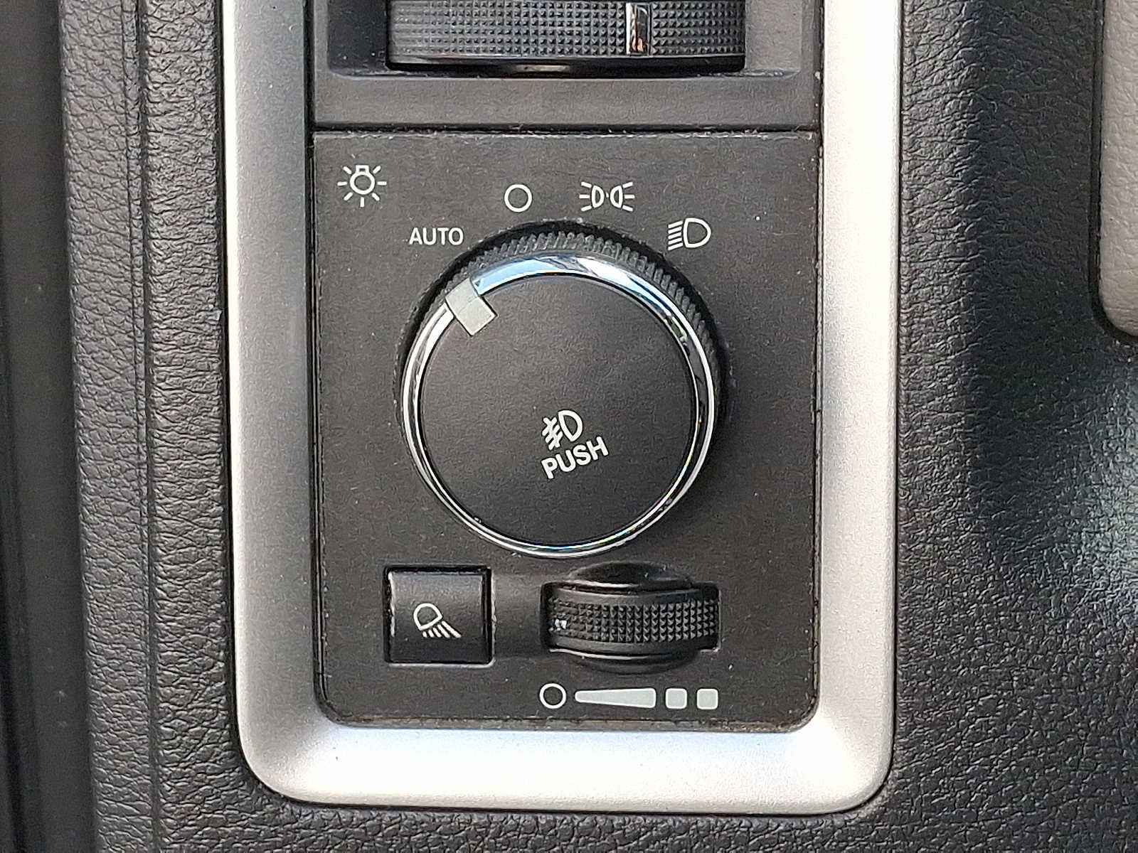 2011 RAM 1500 4WD Quad Cab 140.5 Big Horn
