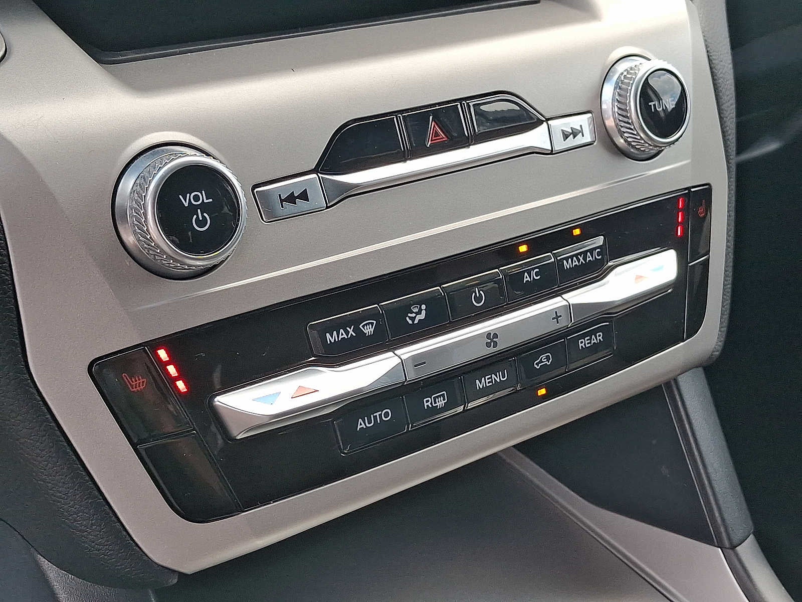2023 Ford Explorer XLT RWD