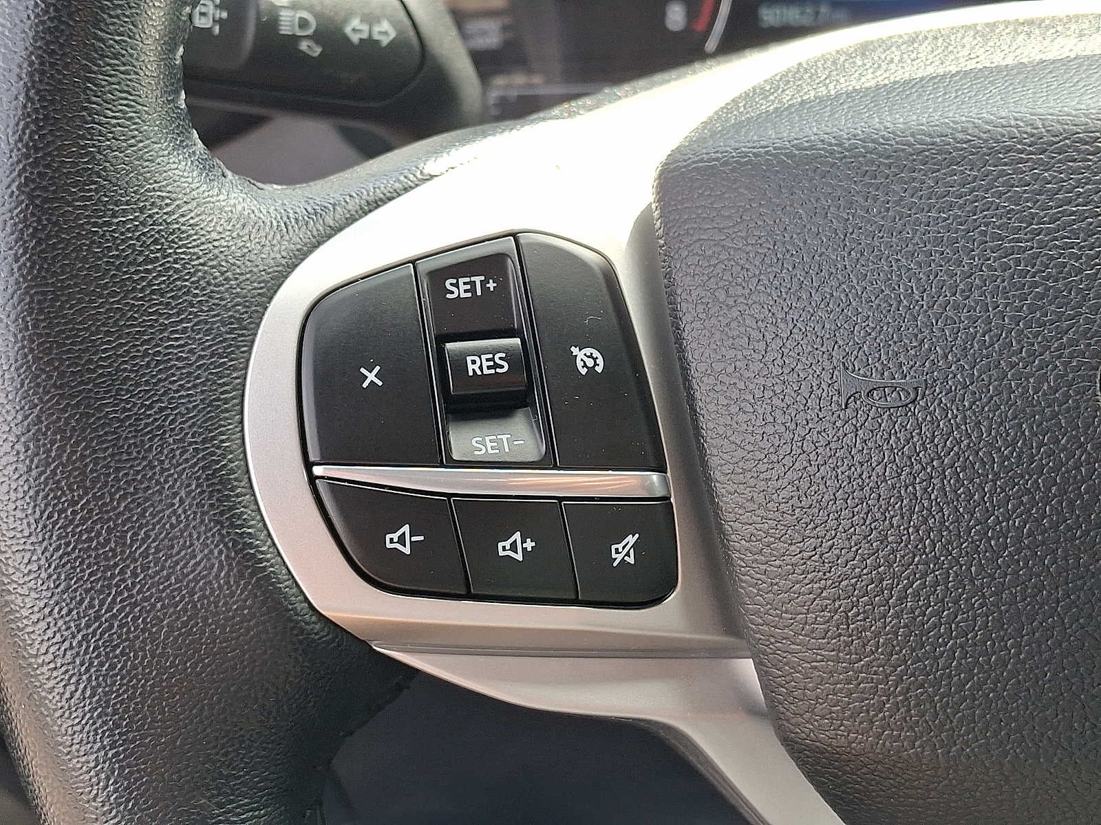 2023 Ford Explorer XLT RWD