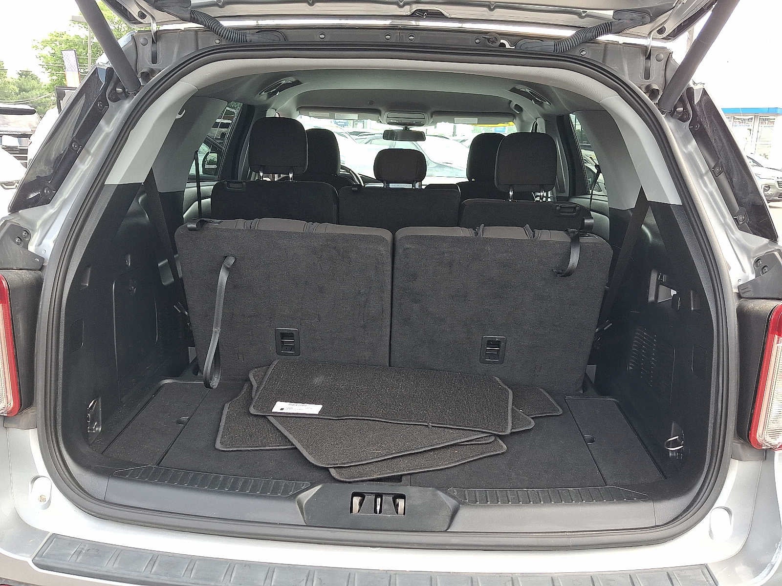 2023 Ford Explorer XLT RWD