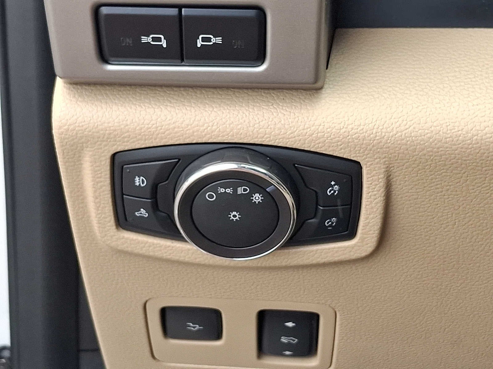 2018 Ford Super Duty F-350 SRW LARIAT 4WD Crew Cab 6.75 Box