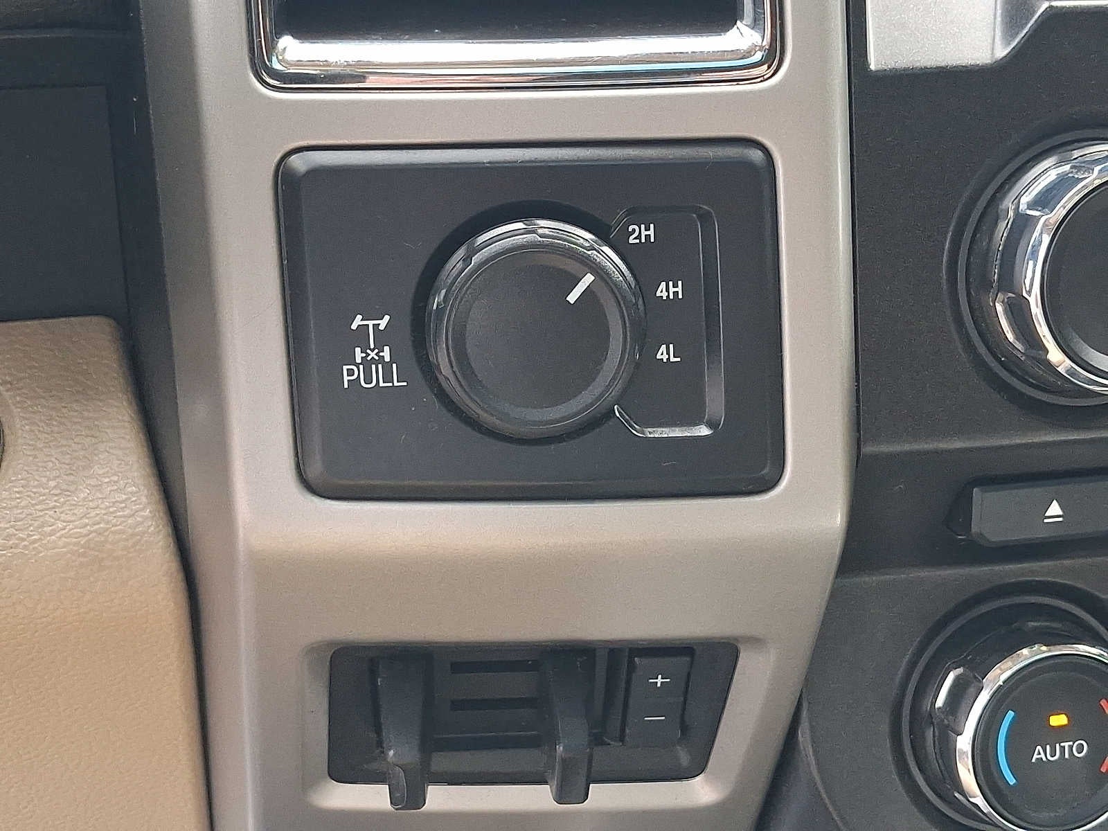 2018 Ford Super Duty F-350 SRW LARIAT 4WD Crew Cab 6.75 Box
