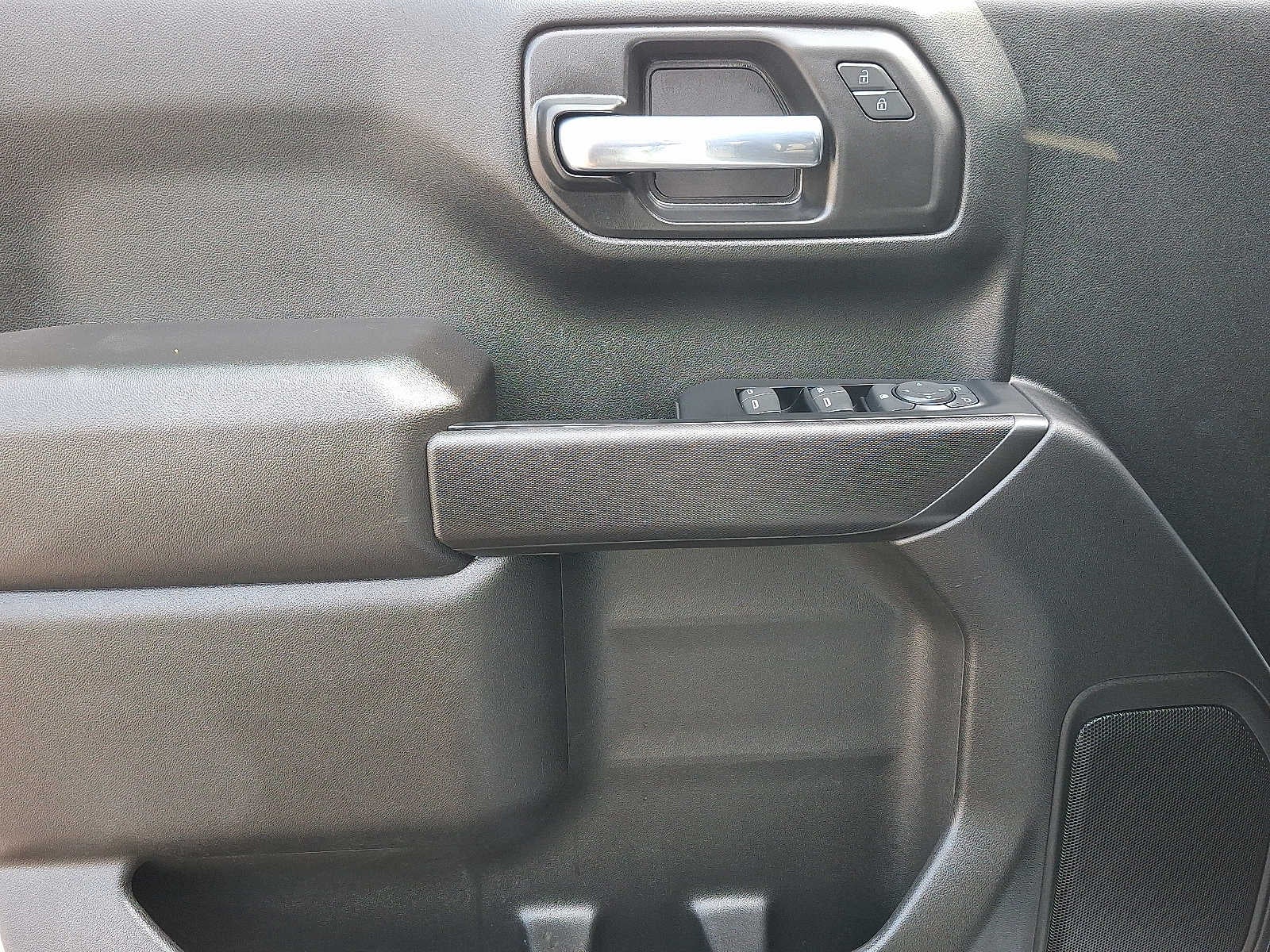 2023 Chevrolet Silverado 1500 4WD Crew Cab 157 Custom