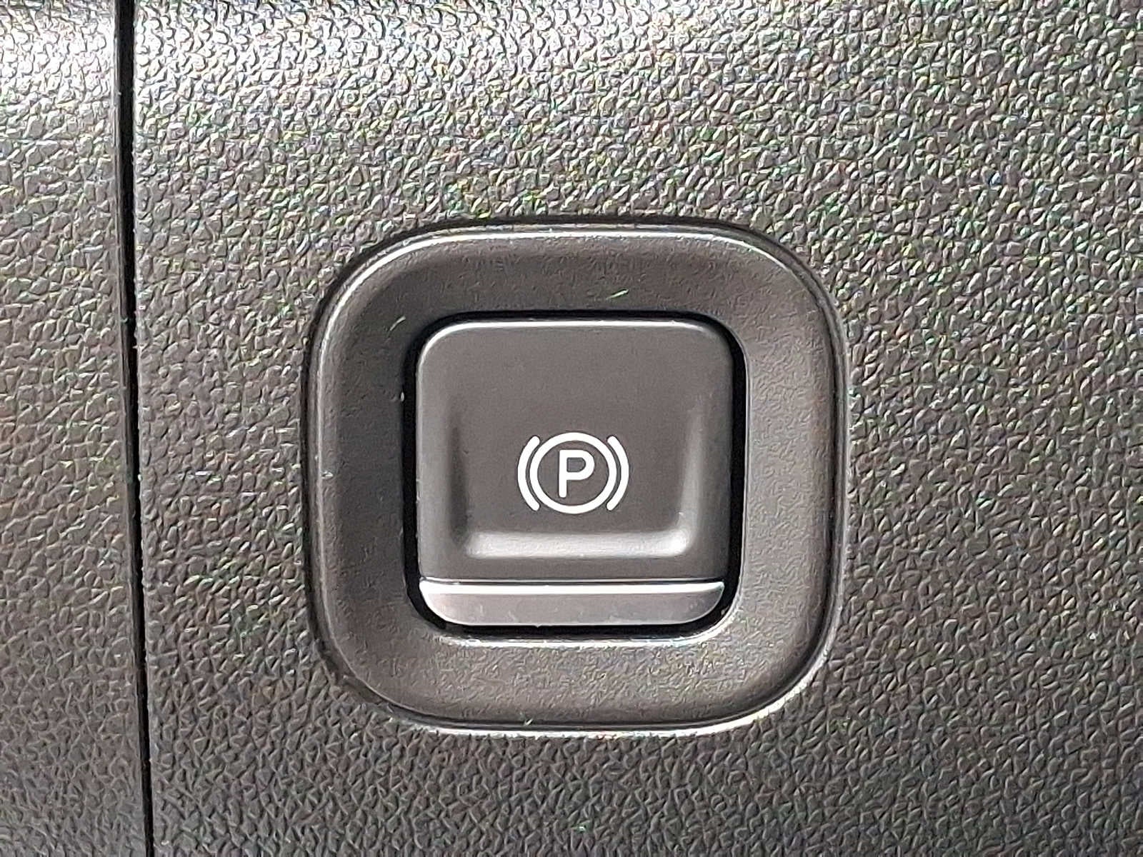 2021 Chevrolet Silverado 1500 4WD Crew Cab 147 Custom