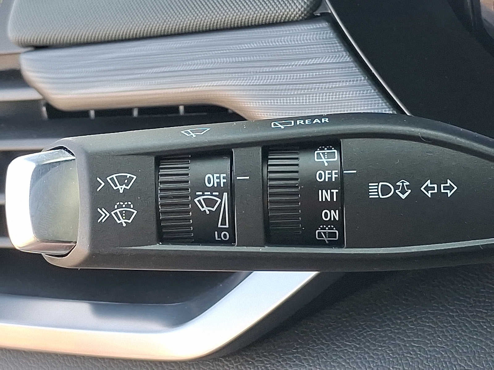 2026 GMC Acadia AWD 4dr AT4