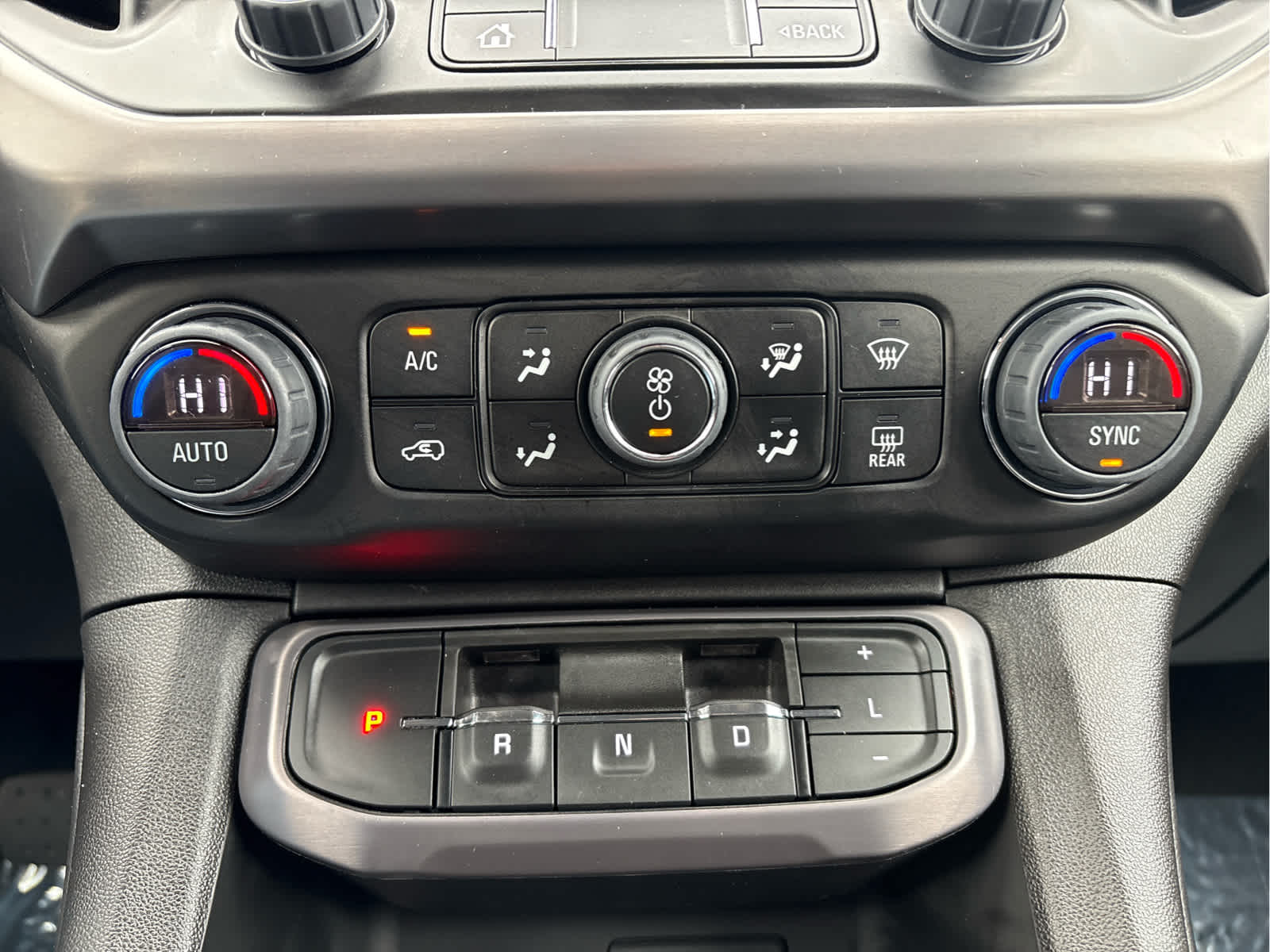 2023 GMC Acadia AWD 4dr AT4