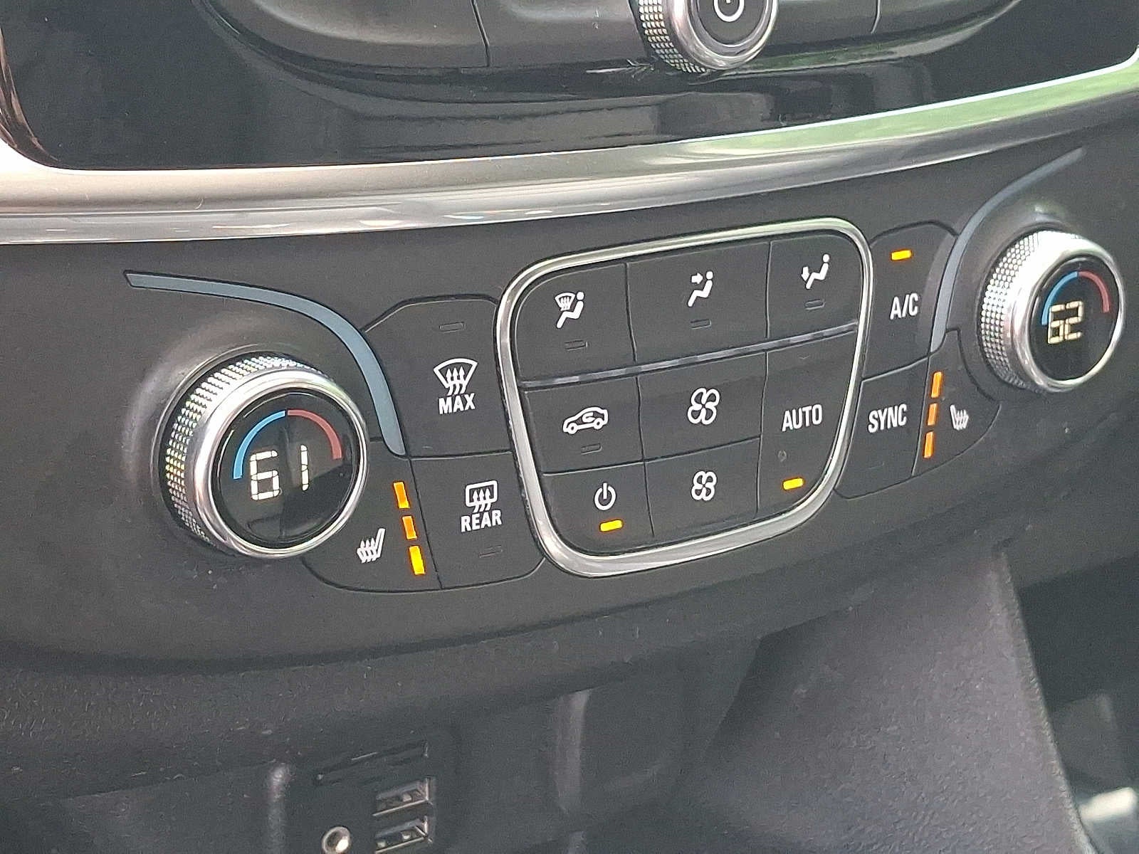 2023 Chevrolet Traverse AWD 4dr LT Leather