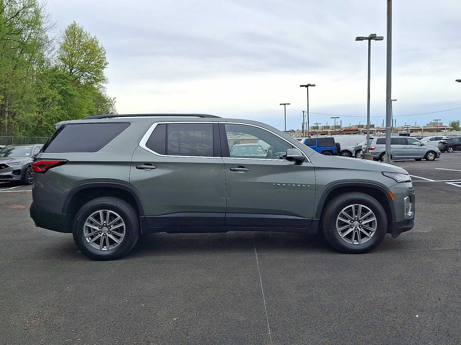 2023 Chevrolet Traverse AWD 4dr LT Leather