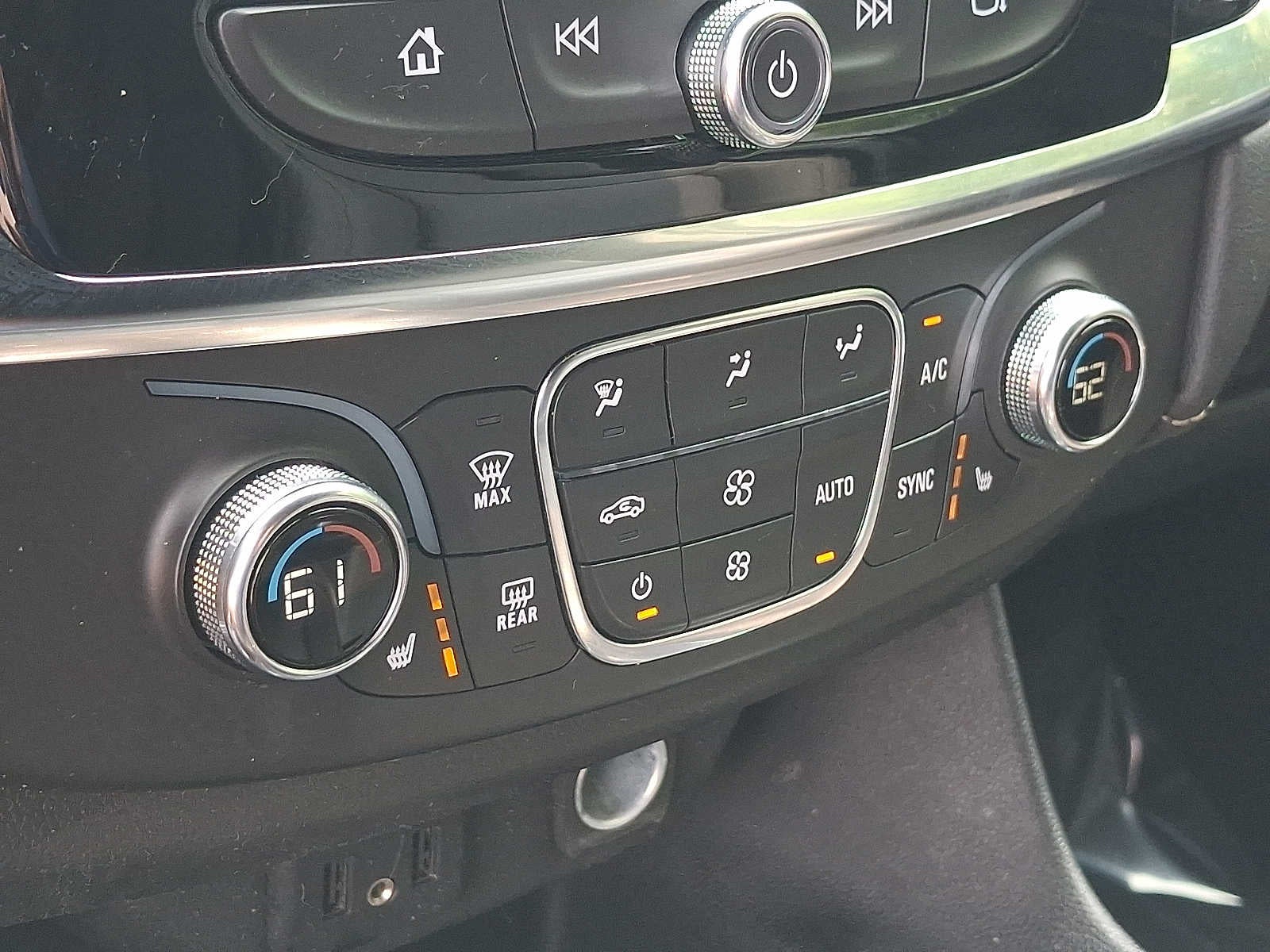 2023 Chevrolet Traverse AWD 4dr LT Leather