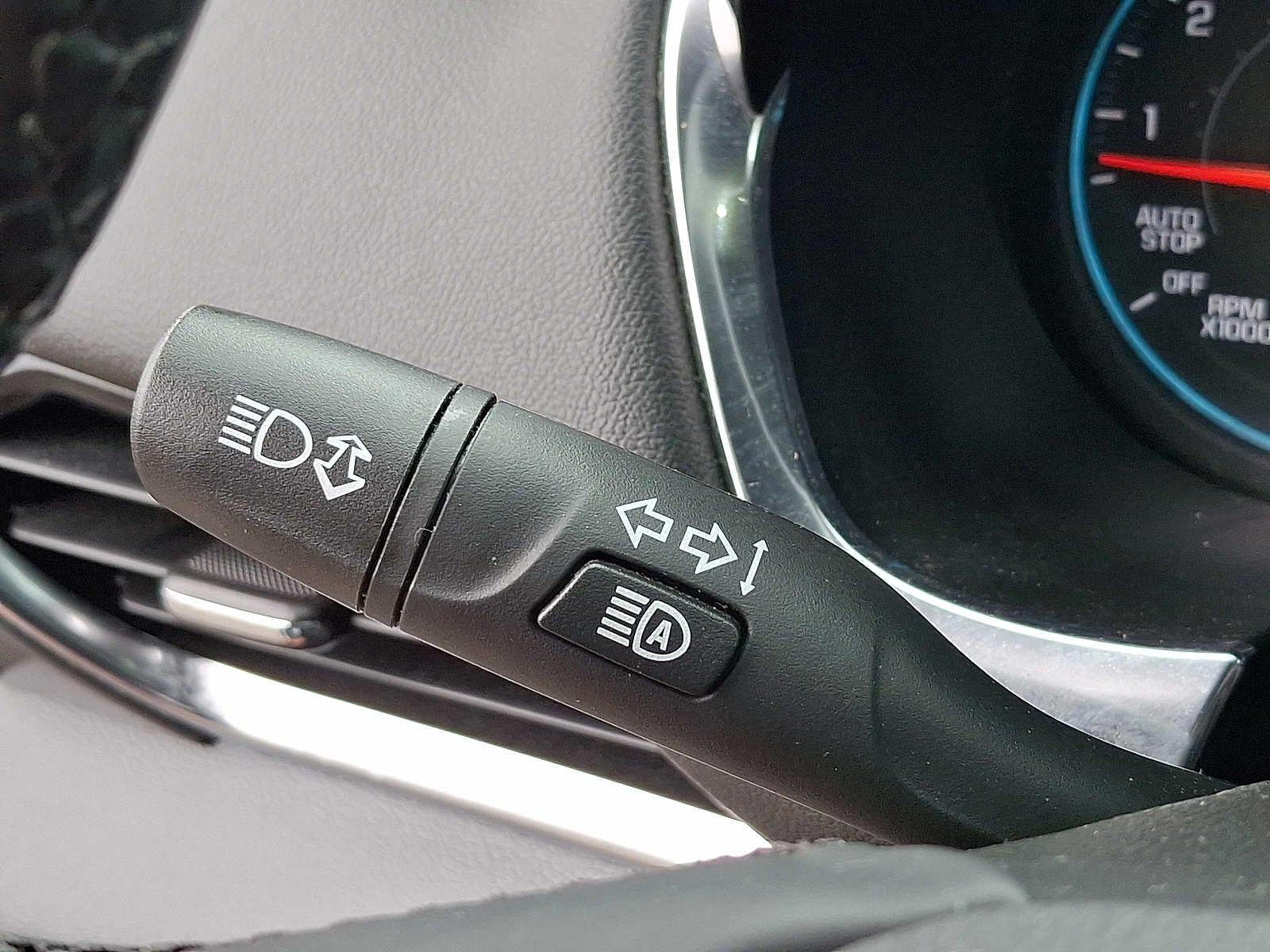2023 Chevrolet Traverse AWD 4dr LT Leather