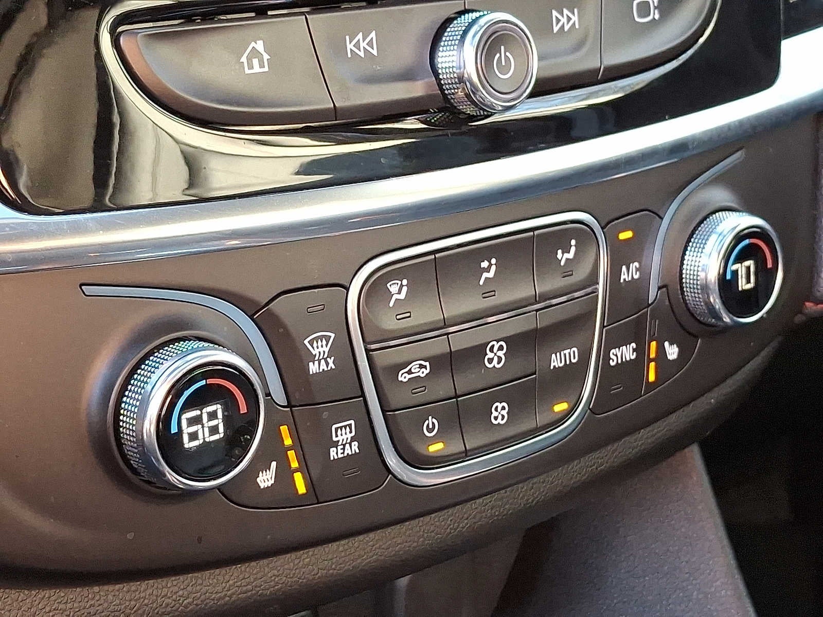 2023 Chevrolet Traverse AWD 4dr RS