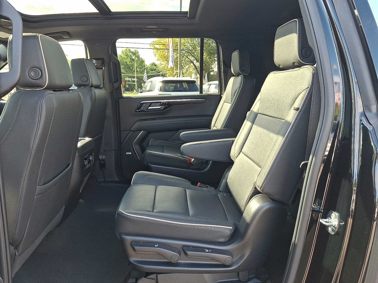 2025 Chevrolet Suburban 4WD 4dr Premier