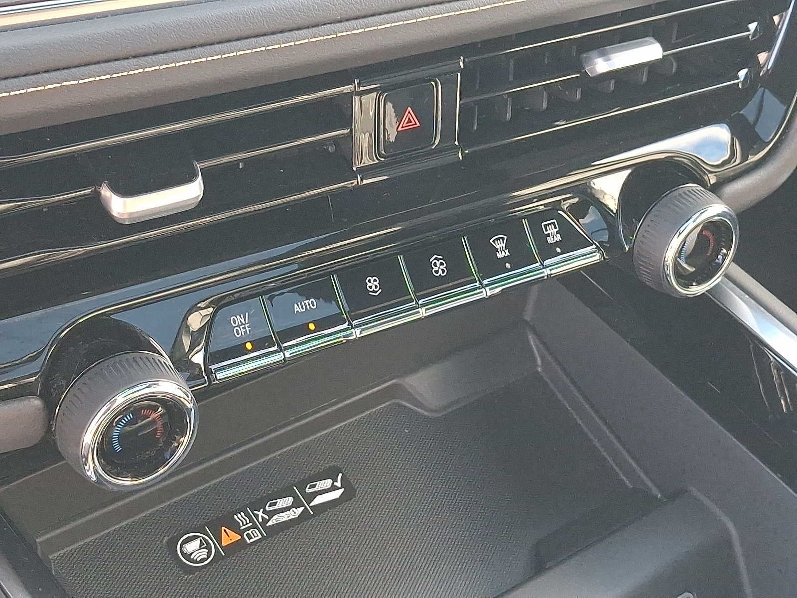 2025 Chevrolet Suburban 4WD 4dr Premier