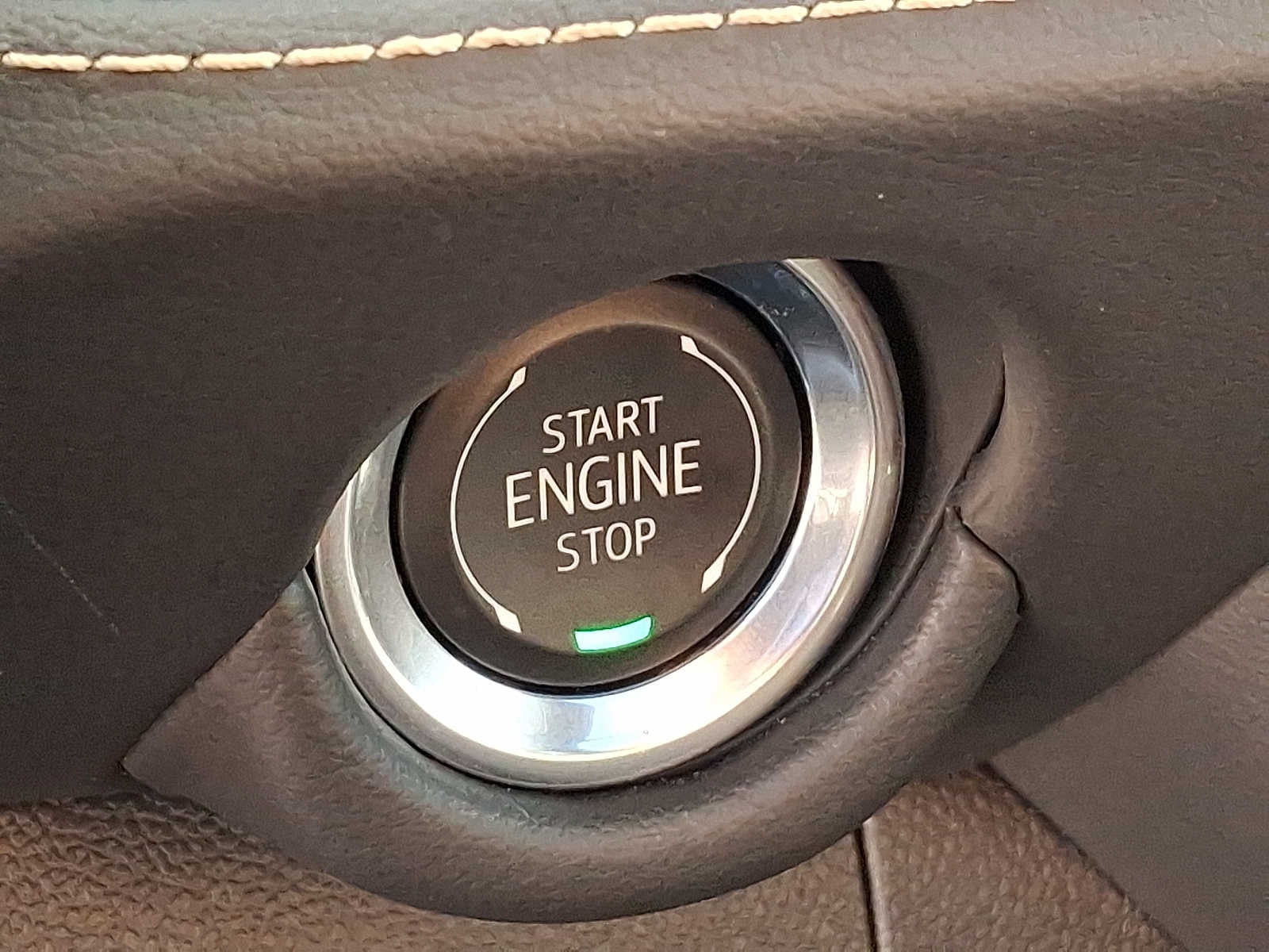 2025 Chevrolet Suburban 4WD 4dr Premier
