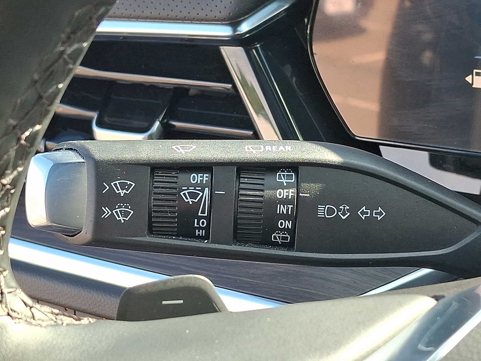 2025 Chevrolet Suburban 4WD 4dr Premier