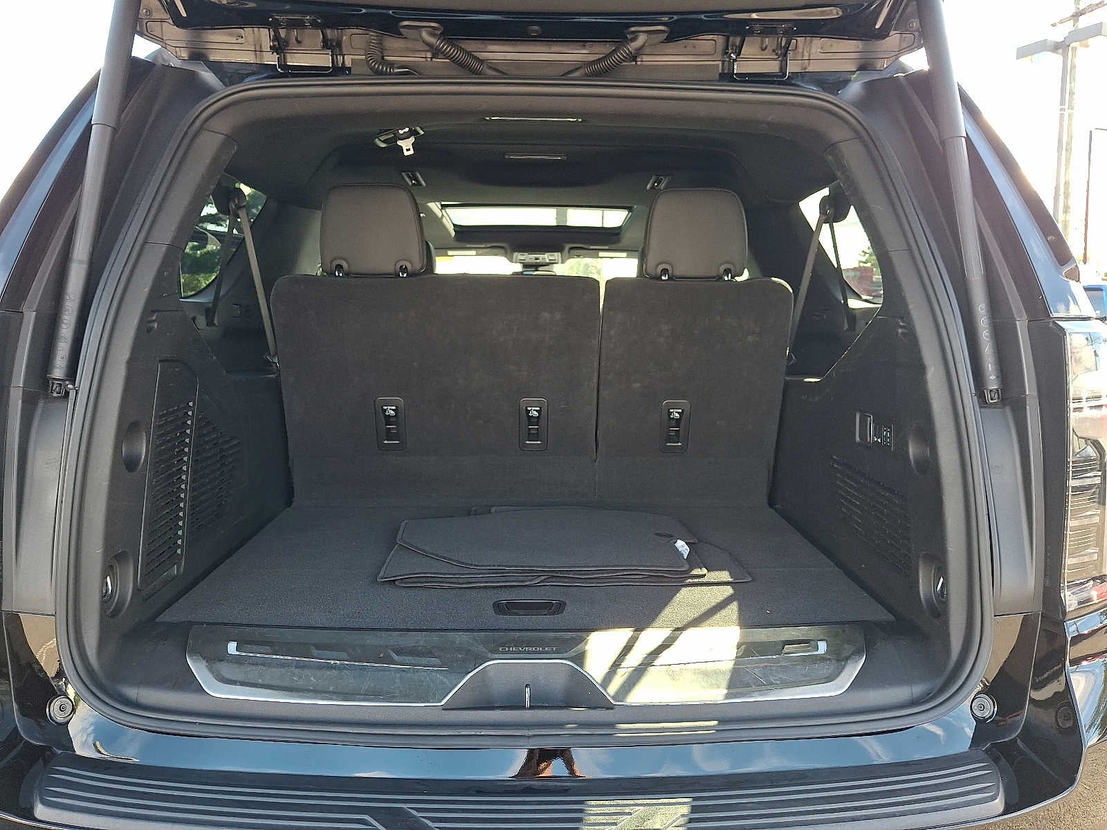 2025 Chevrolet Suburban 4WD 4dr Premier