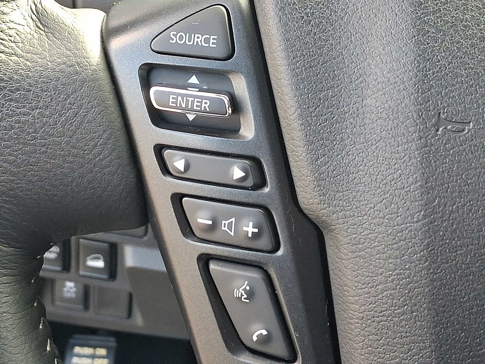 2025 Nissan Frontier Crew Cab 4x4 SV