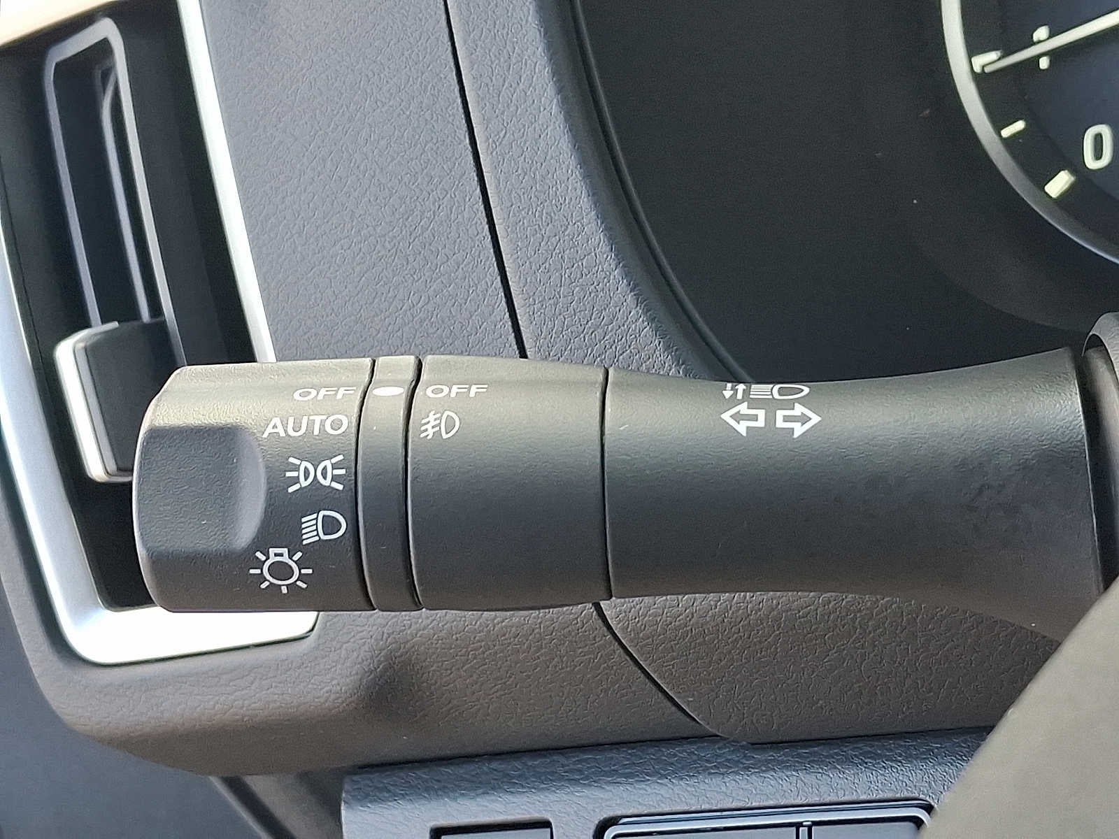 2025 Nissan Frontier Crew Cab 4x4 SV