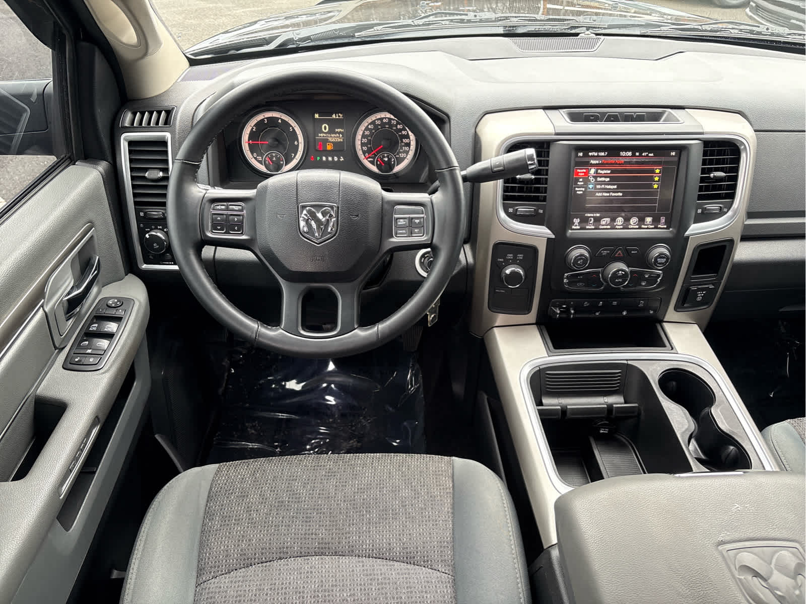 2017 RAM 2500 Big Horn 4x4 Crew Cab 64 Box