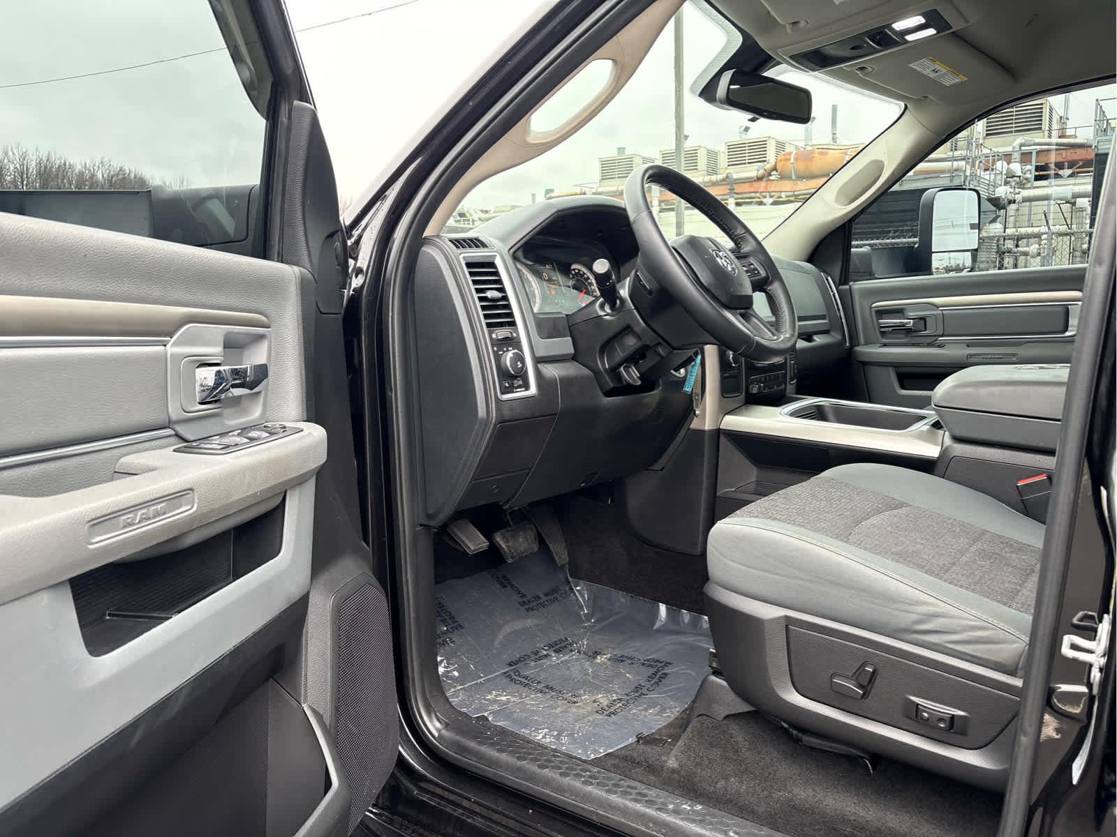 2017 RAM 2500 Big Horn 4x4 Crew Cab 64 Box