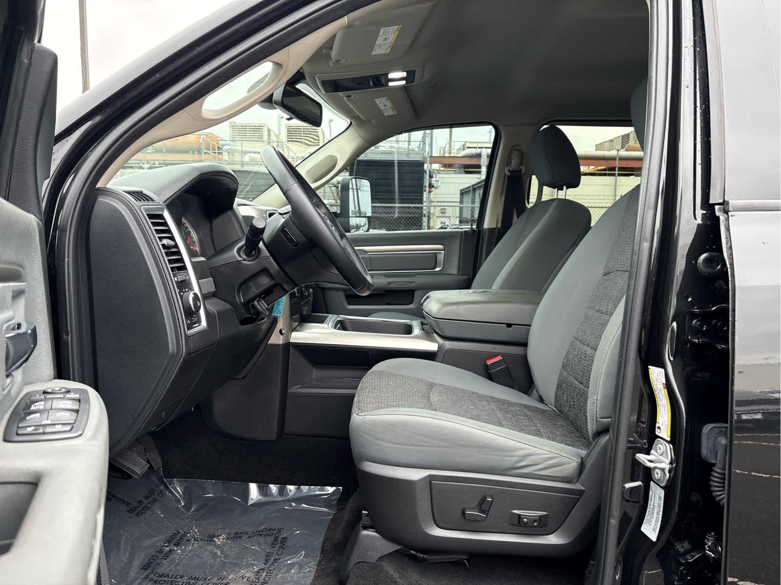 2017 RAM 2500 Big Horn 4x4 Crew Cab 64 Box