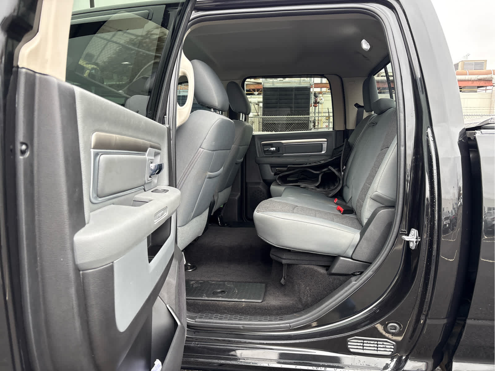 2017 RAM 2500 Big Horn 4x4 Crew Cab 64 Box