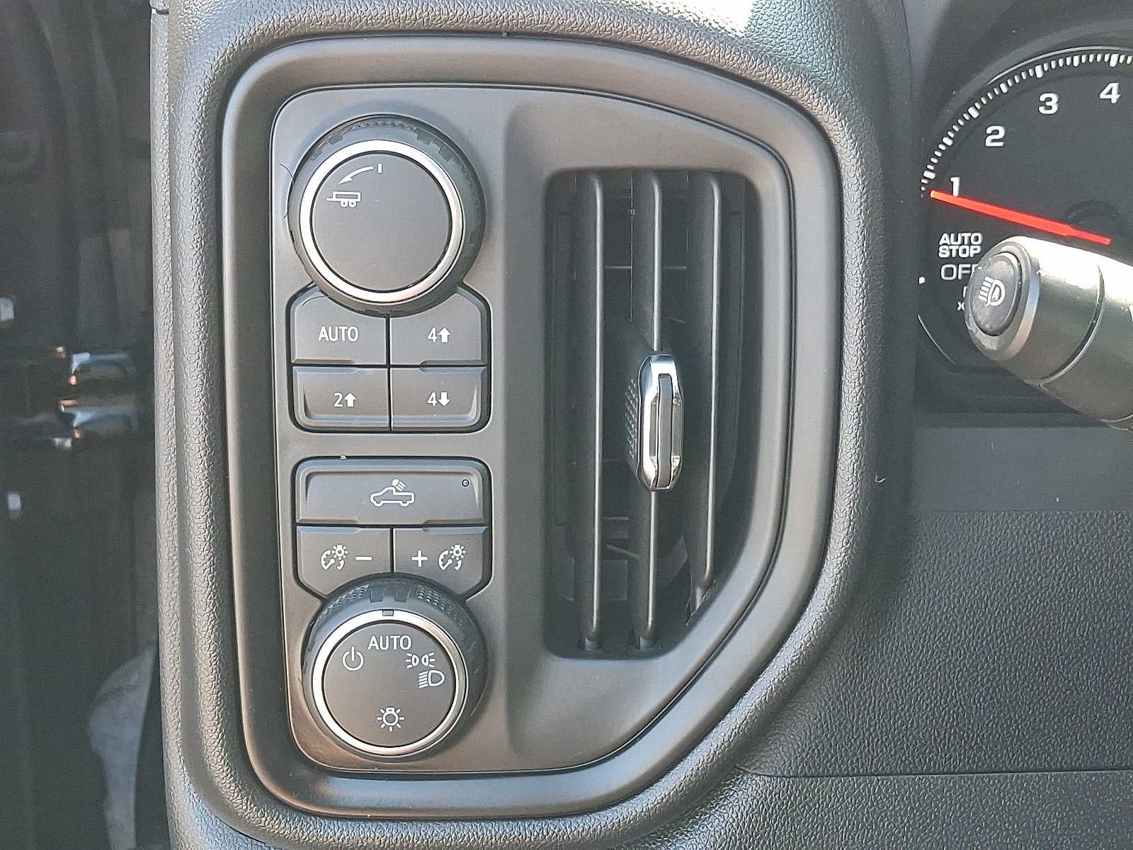 2022 Chevrolet Silverado 1500 4WD Crew Cab 147 Custom Trail Boss