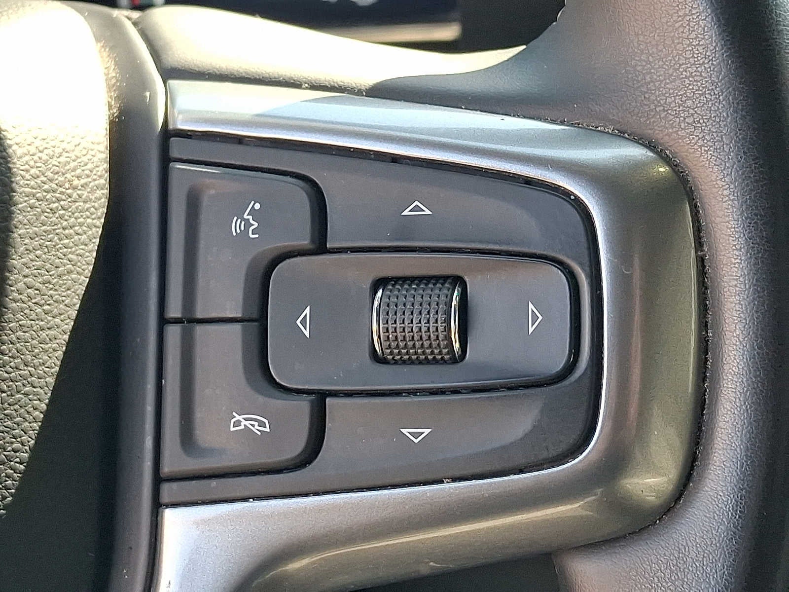 2023 Chevrolet Silverado 1500 4WD Crew Cab 147 LT w/2FL