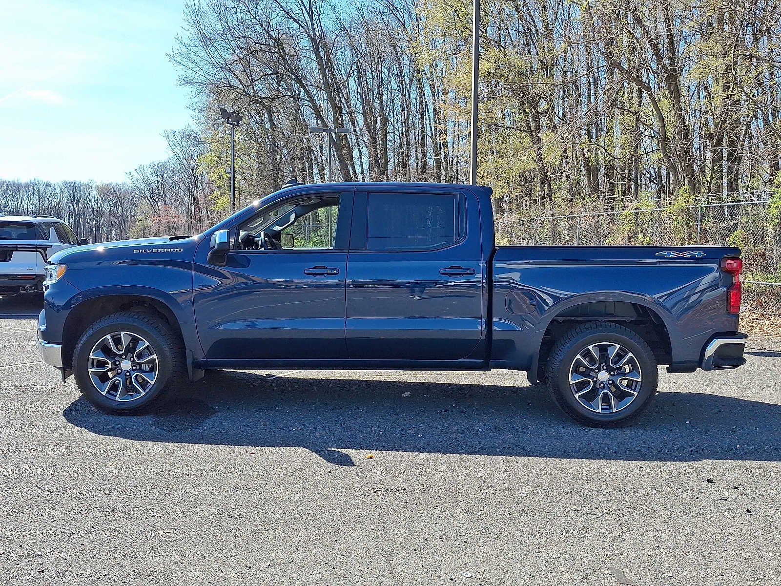 2023 Chevrolet Silverado 1500 4WD Crew Cab 147 LT w/2FL