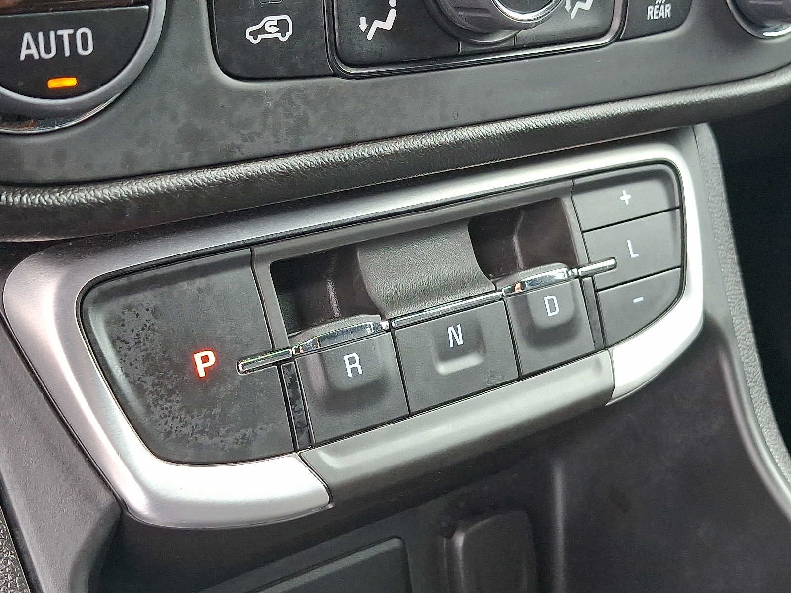 2024 GMC Terrain FWD 4dr SLE