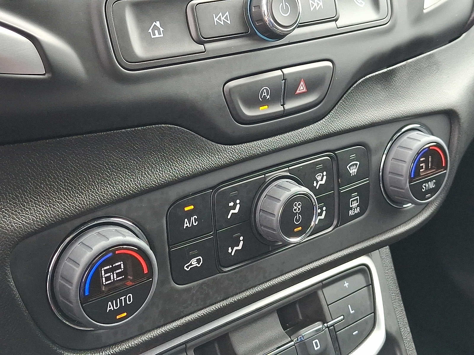 2024 GMC Terrain FWD 4dr SLE