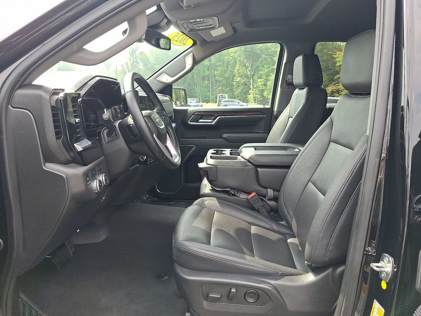 2025 GMC Sierra 1500 4WD Crew Cab 147 SLT