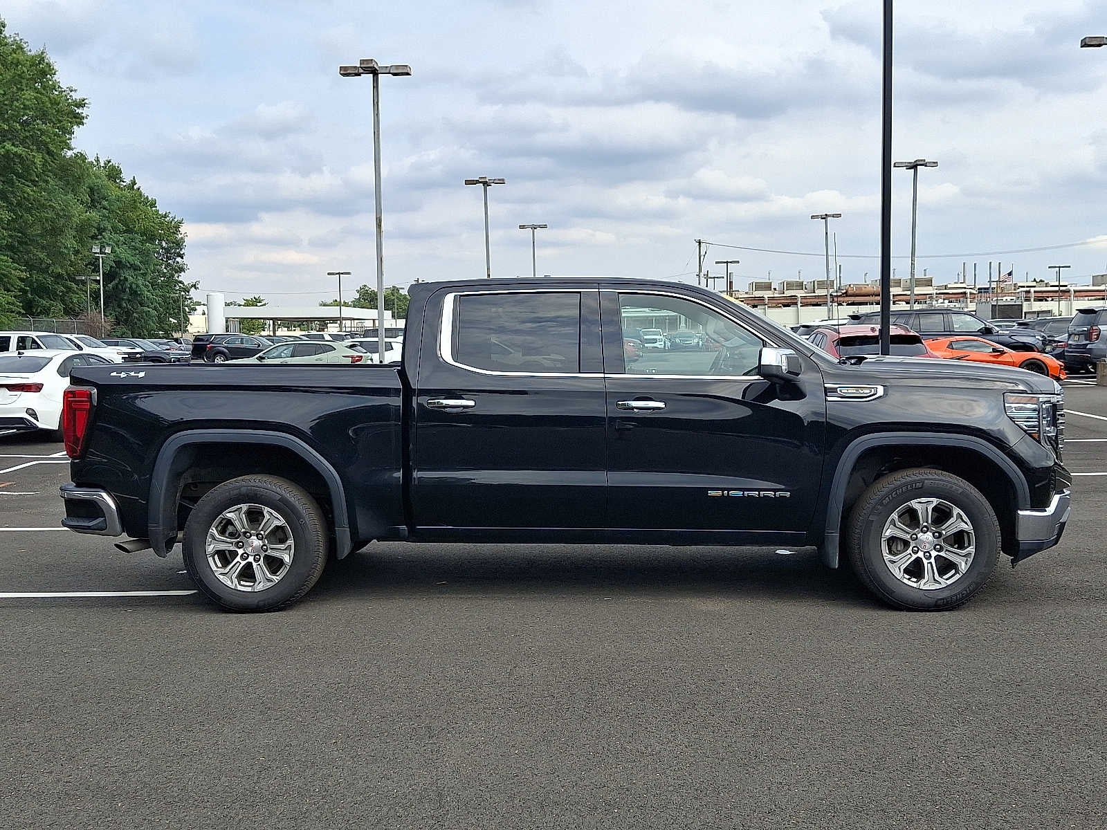 2025 GMC Sierra 1500 4WD Crew Cab 147 SLT