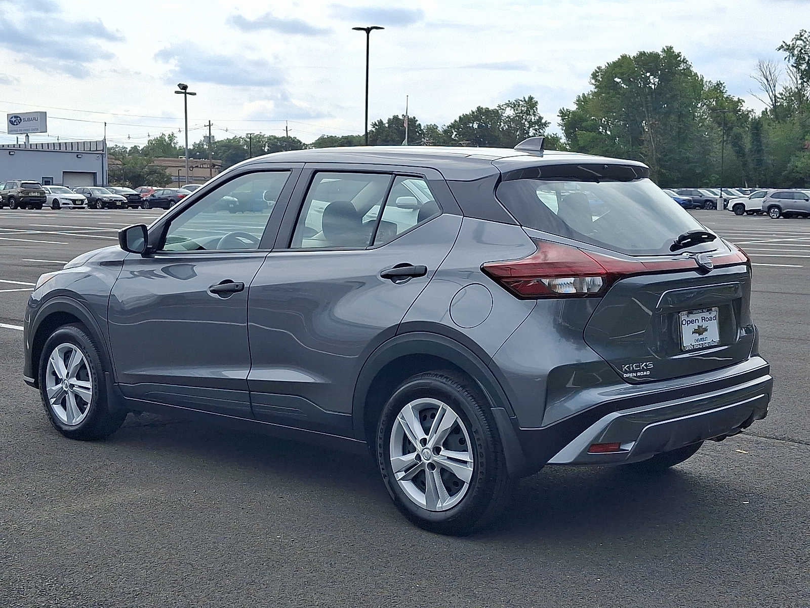 2025 Nissan Kicks Play S FWD