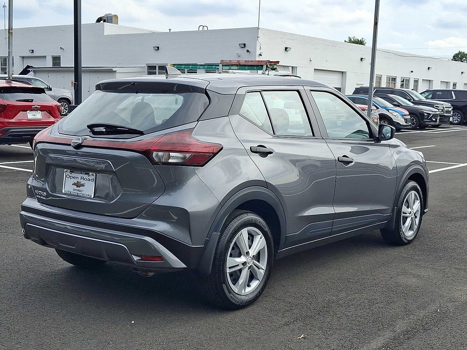 2025 Nissan Kicks Play S FWD