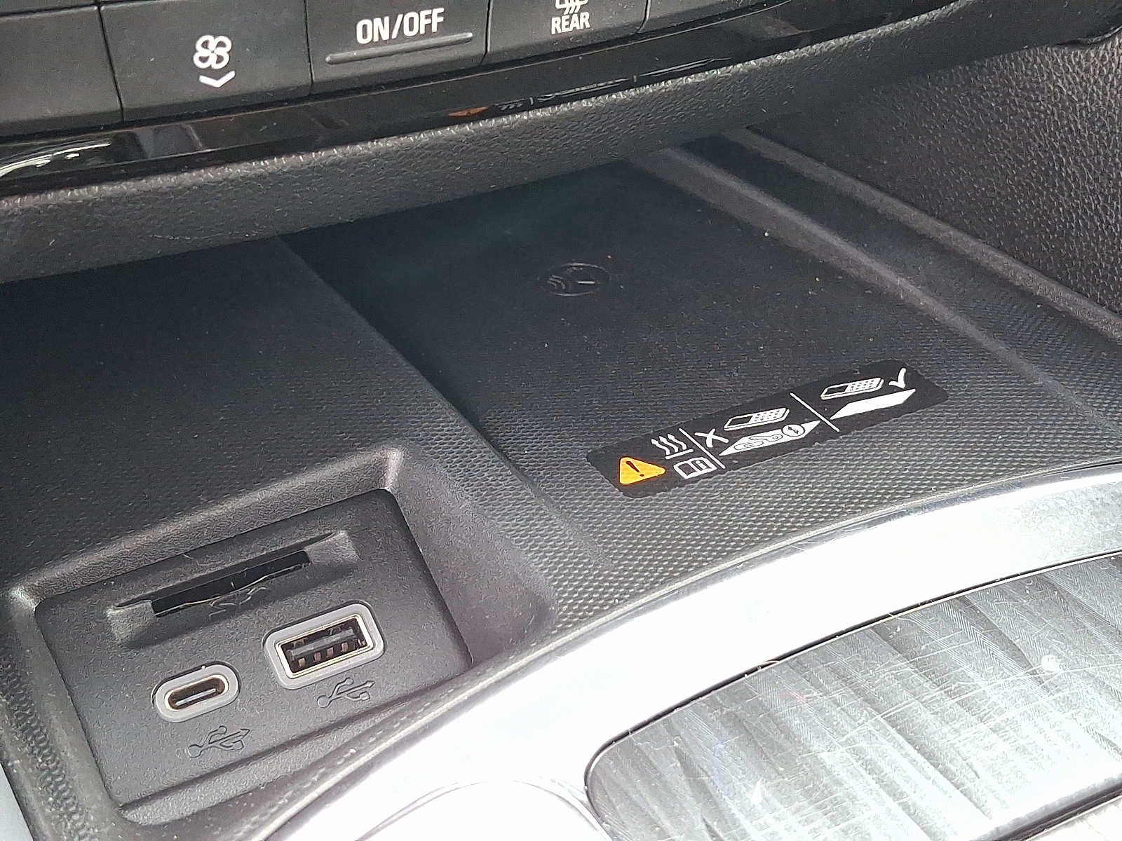 2023 Buick Enclave FWD 4dr Essence
