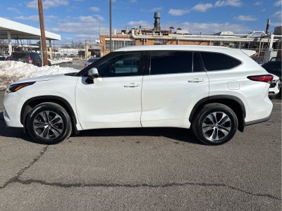 2022 Toyota Highlander XLE AWD