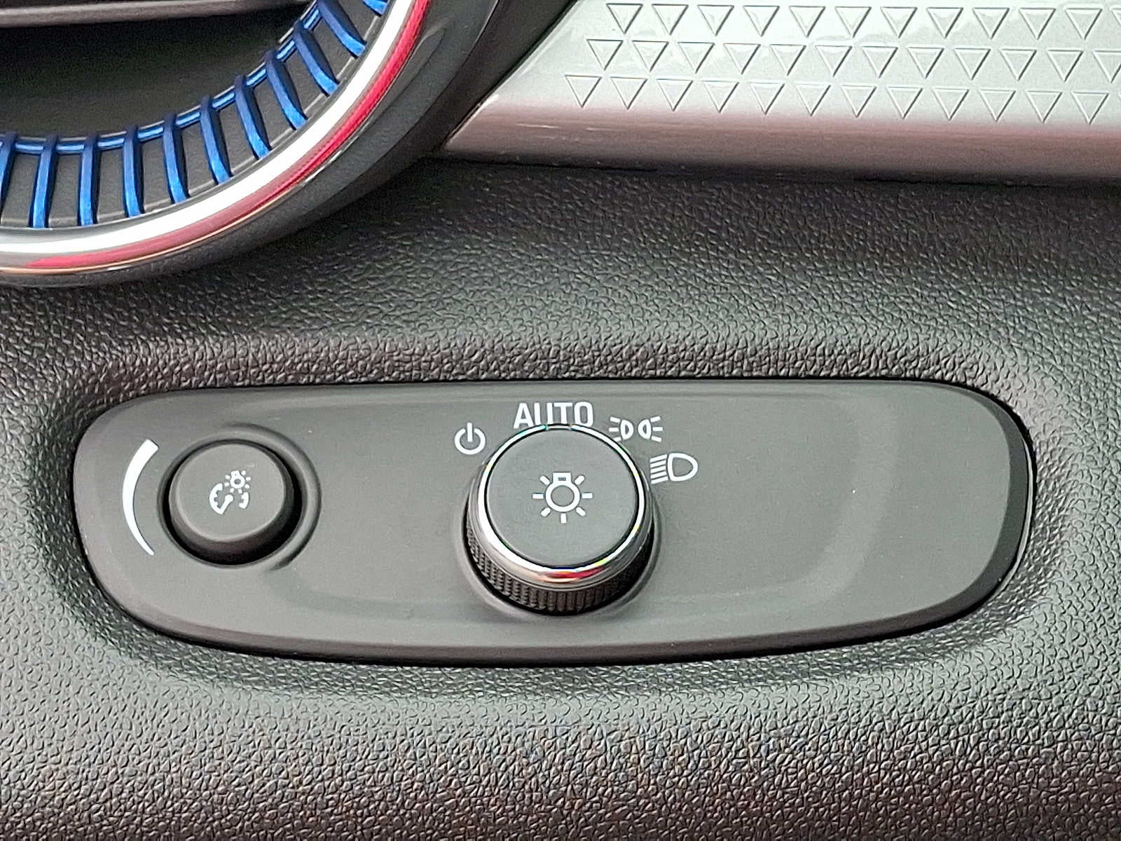2024 Chevrolet Trax FWD 4dr LT