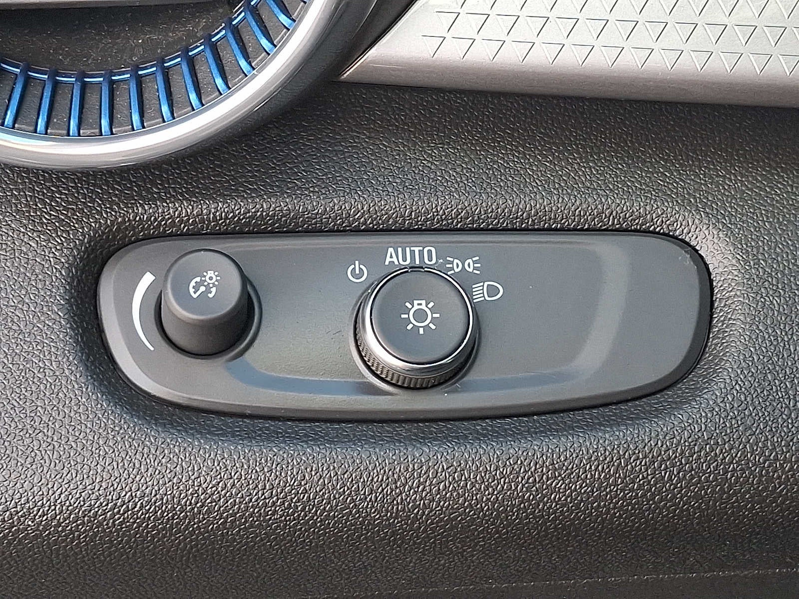 2024 Chevrolet Trax FWD 4dr LT