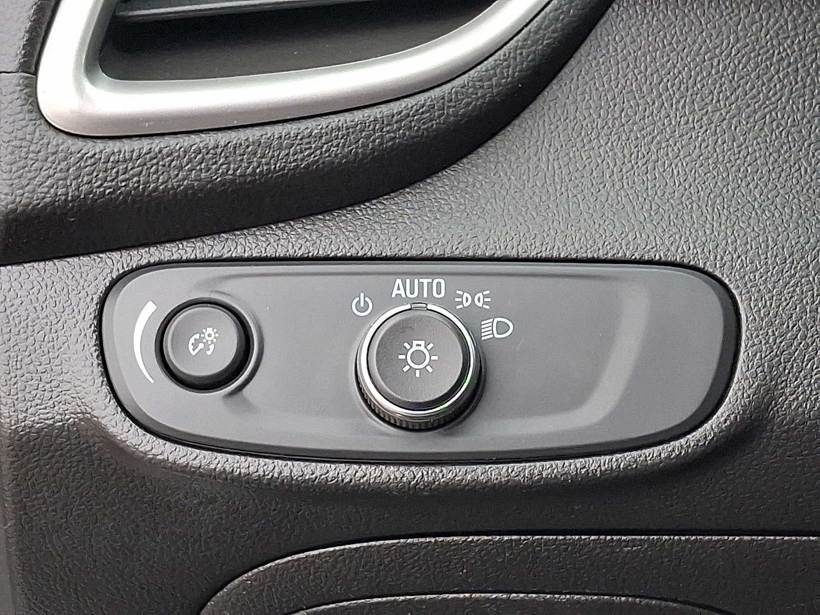 2020 Chevrolet Trax AWD 4dr LT