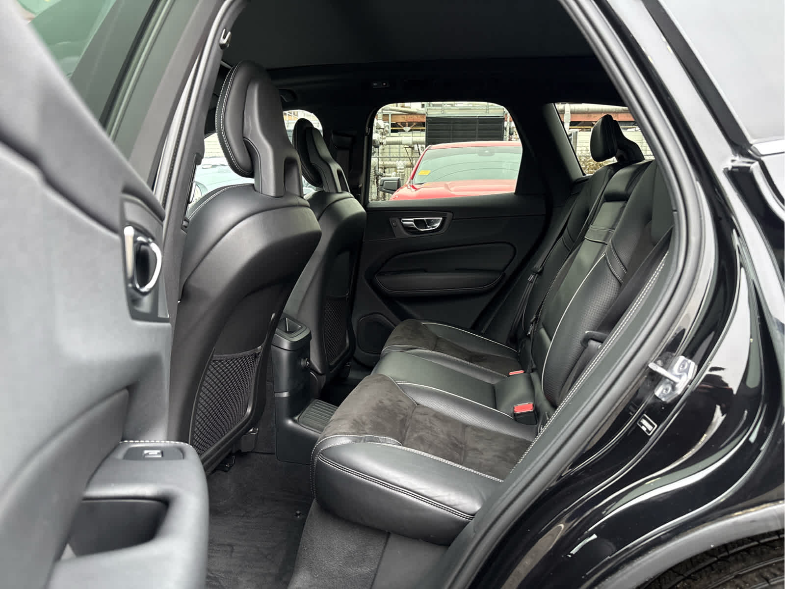 2019 Volvo XC60 T8 eAWD Plug-In Hybrid R-Design