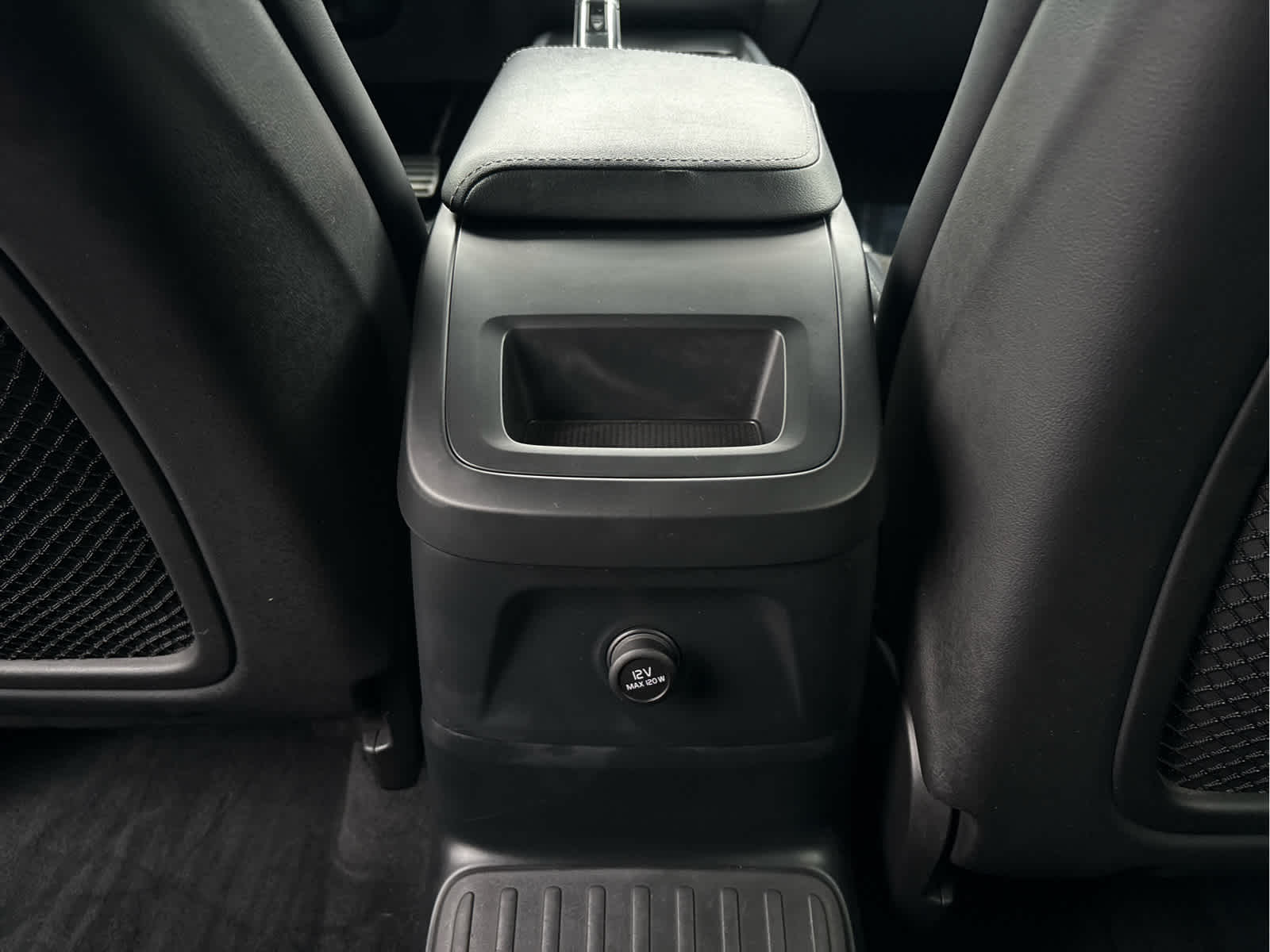 2019 Volvo XC60 T8 eAWD Plug-In Hybrid R-Design