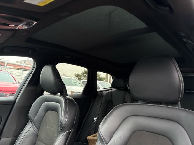 2019 Volvo XC60 T8 eAWD Plug-In Hybrid R-Design