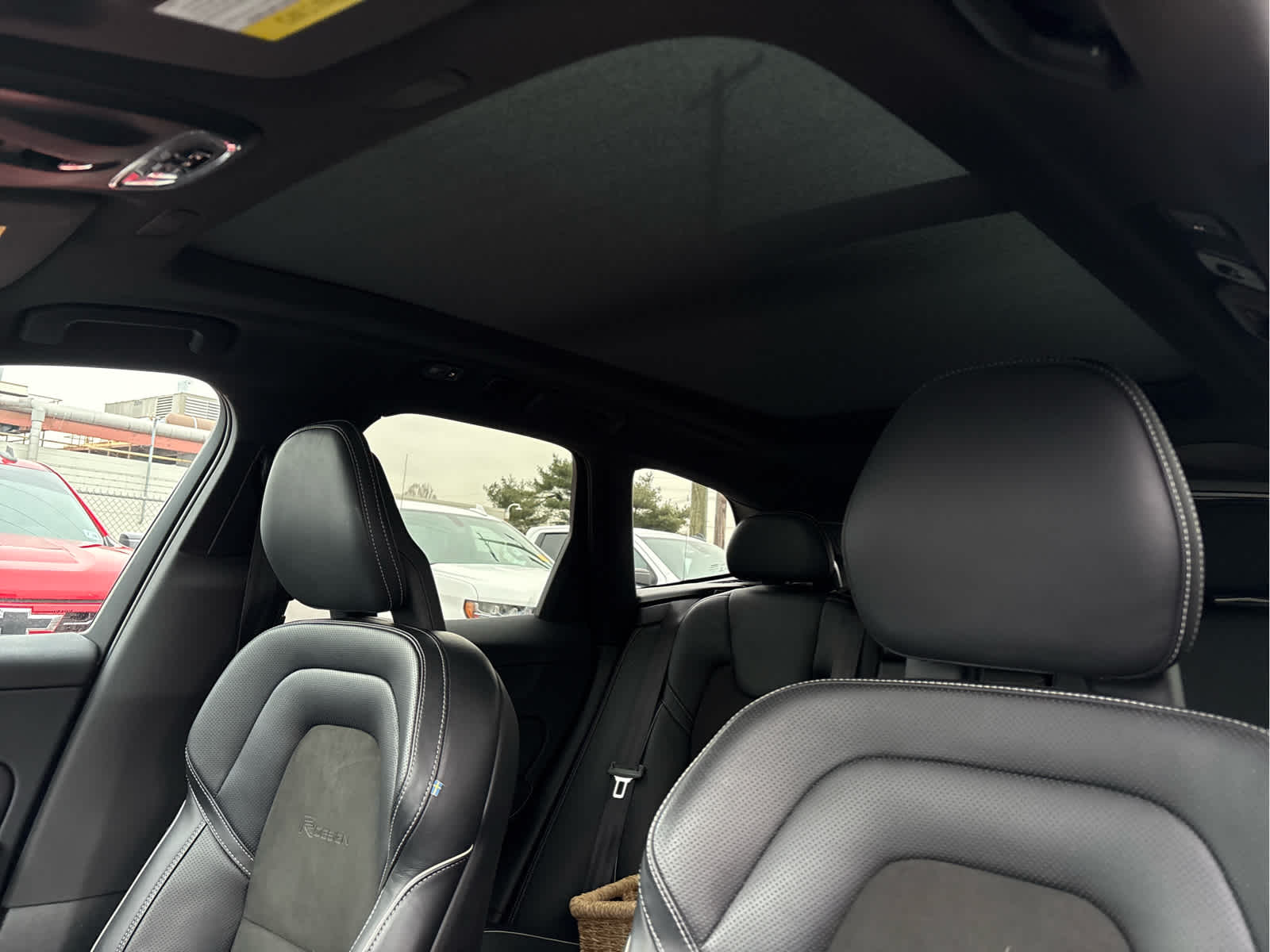 2019 Volvo XC60 T8 eAWD Plug-In Hybrid R-Design