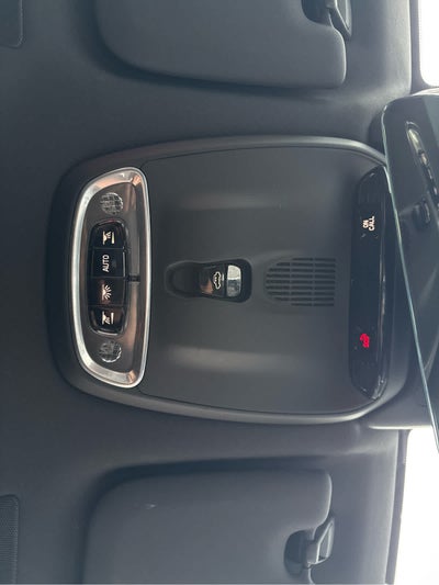 2019 Volvo XC60 T8 eAWD Plug-In Hybrid R-Design