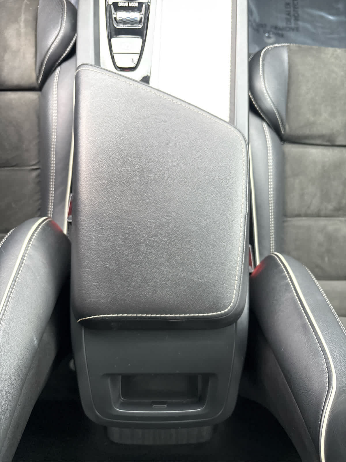 2019 Volvo XC60 T8 eAWD Plug-In Hybrid R-Design